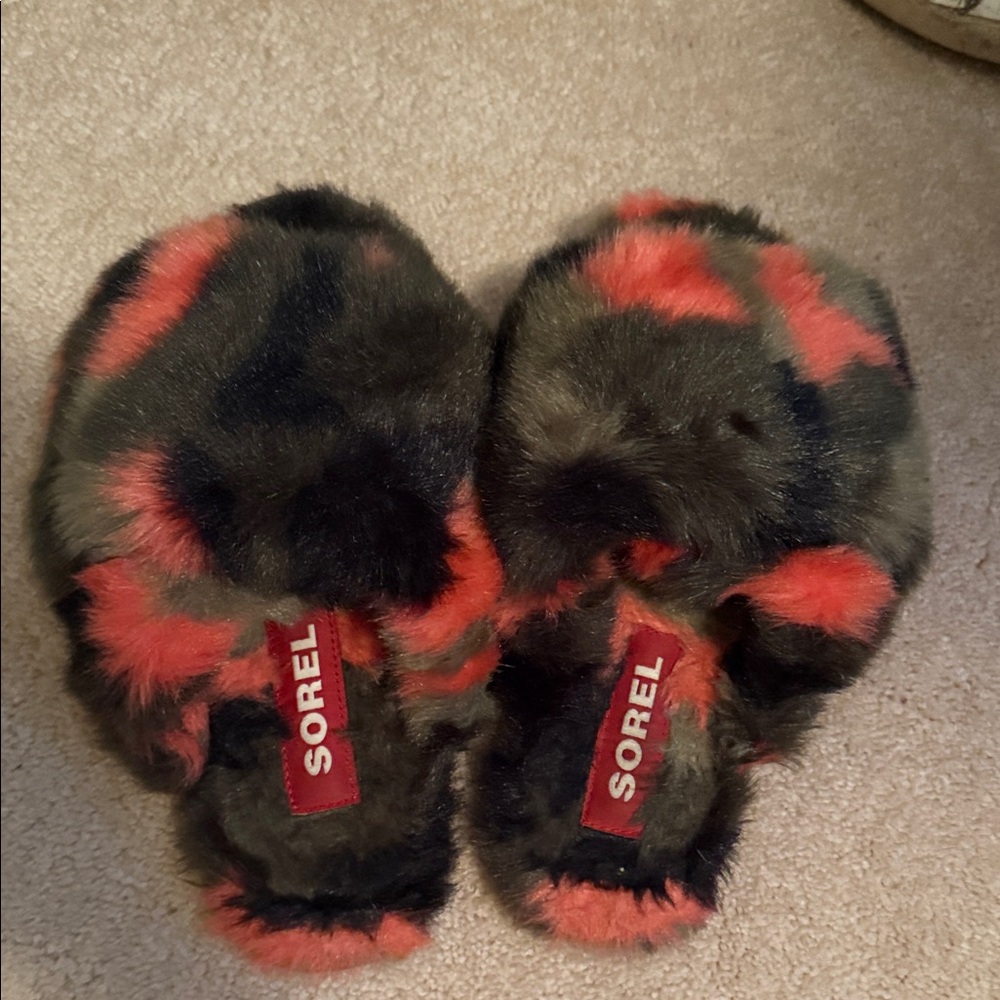 Sorel Go Mail Run slippers Black and red
